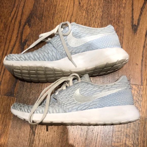 Light blue, special edition Nike Roshe - Picture 2 of 4